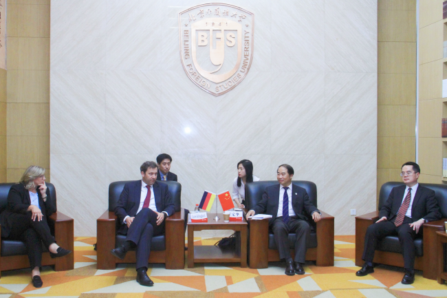BFSU, 17 mainland universities co-host presidents forum with HKBU